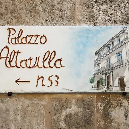 別荘 Palazzo Altavilla オストゥーニ